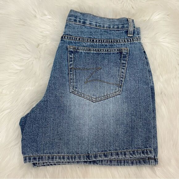 Vintage Pants - Vintage 90’s/ Y2K Zena Medium Wash Denim Shorts 10